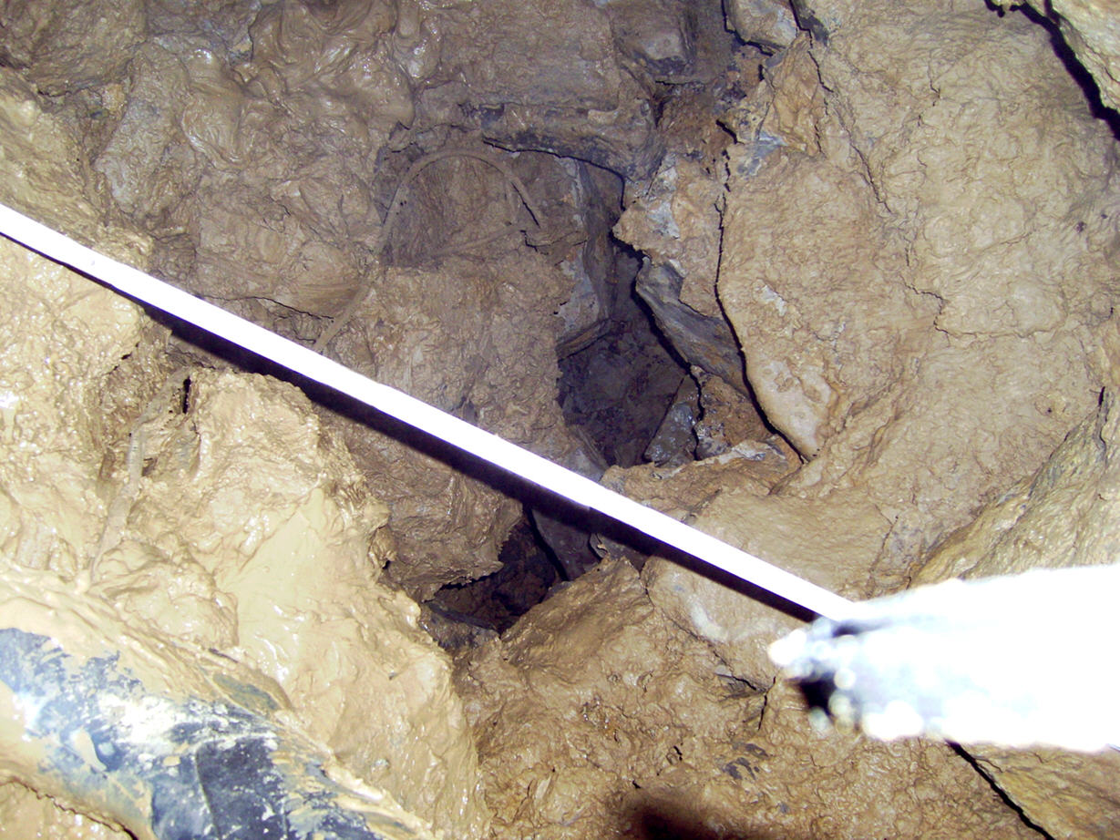 Haugenlochhöhle  Gruft am unteren Ende des Versturze