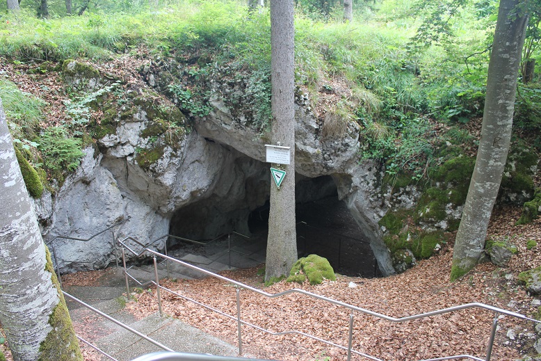 Kolbinger Höhleneingang